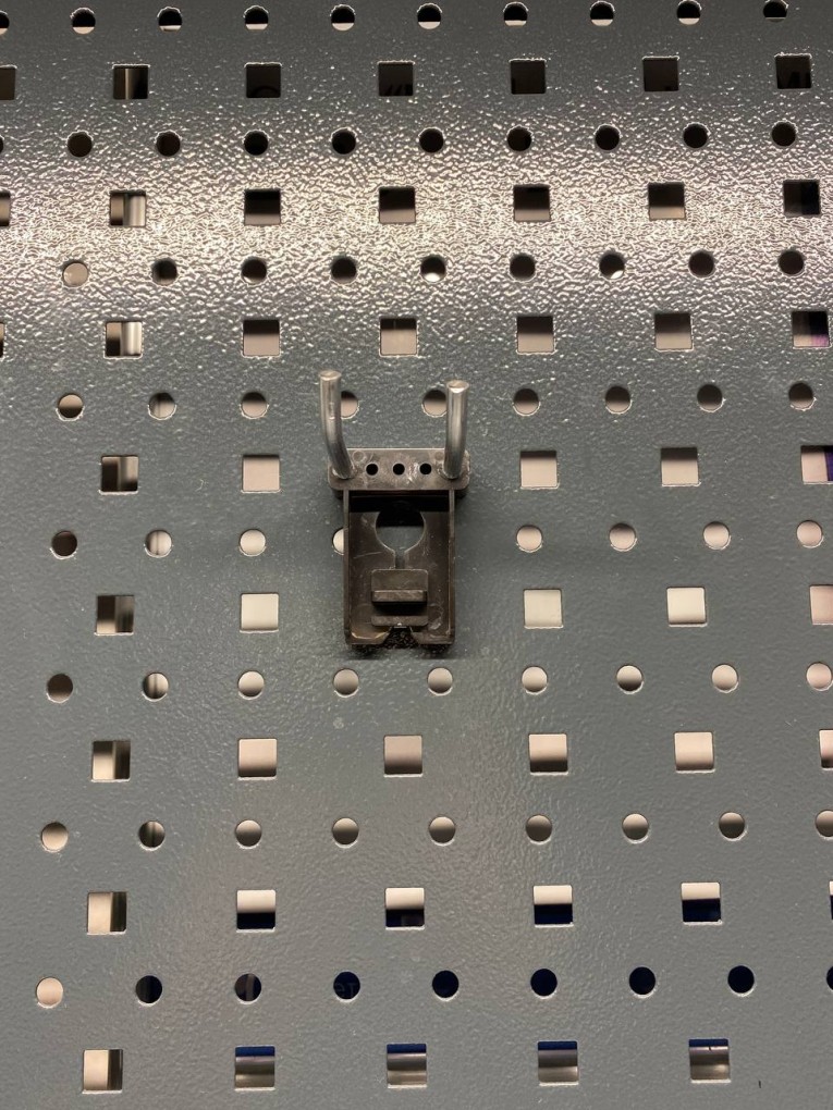 Крючок двойной 38 мм купить в Ухте