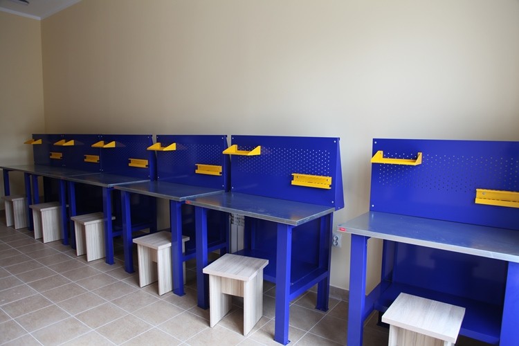 Верстак-стол бестумбовый ВП-1 с экраном купить в Ухте